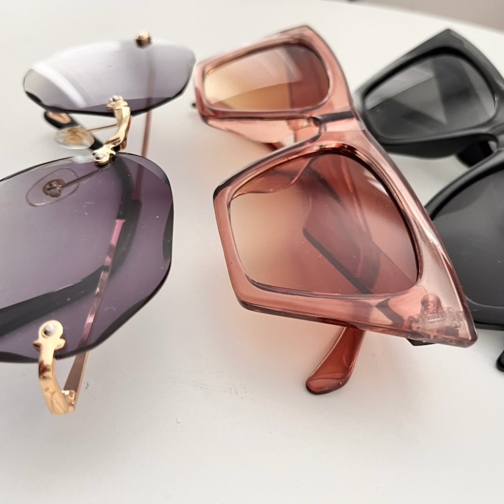 3 Pairs of Sunglasses stylish - Picture 2 of 5